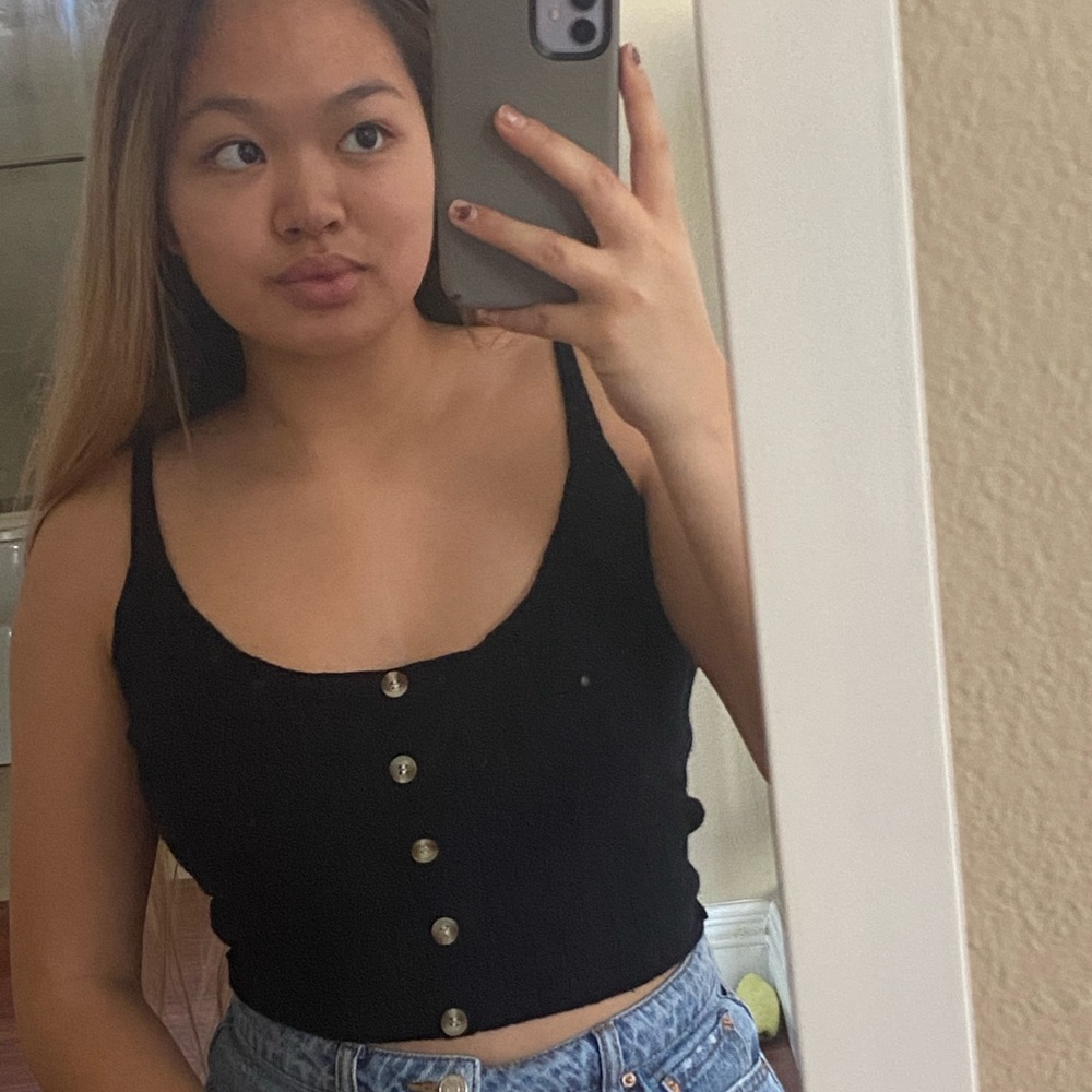 Basic black crop top!